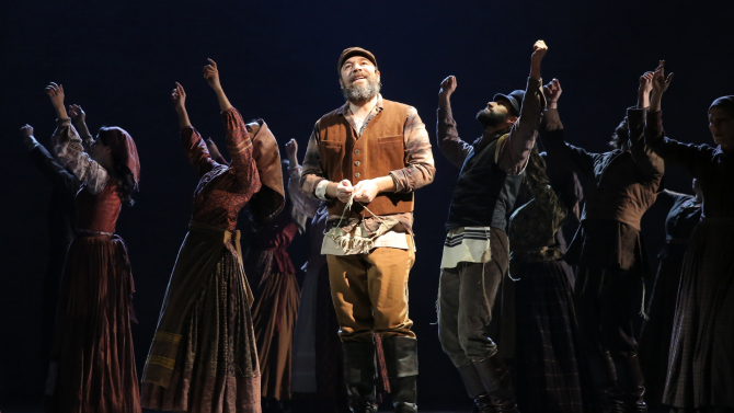 Fiddler on the Roof – Tradition Tradition!