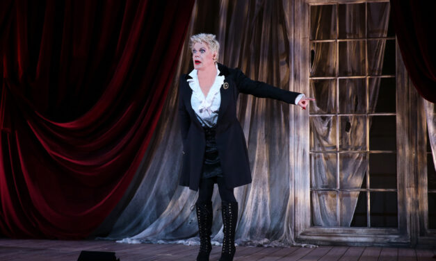 Eddie Izzard – Charles Dickens’ Great Expectations
